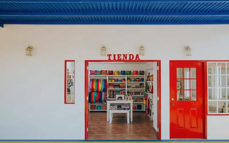 Imagen de referencia de pintura de negocios y locales comerciales para Zona 15: local comercial y fachada de negocio