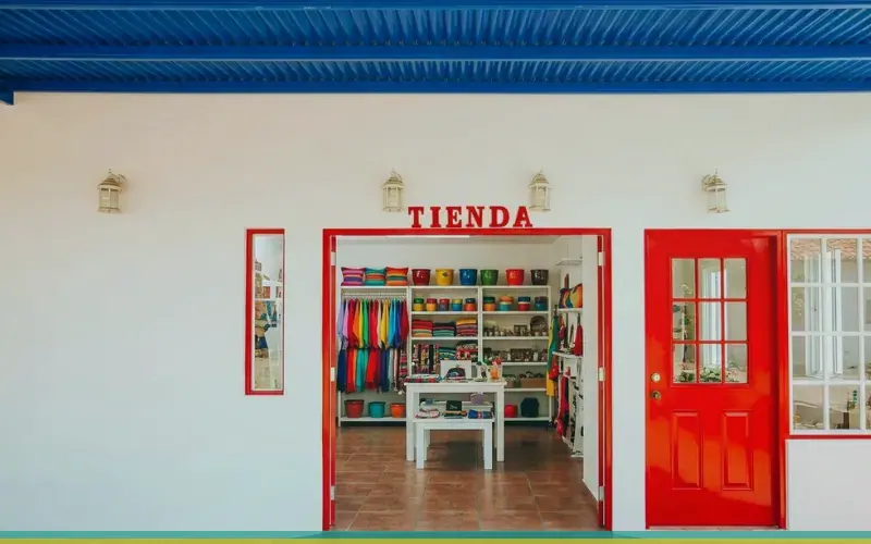 Imagen de referencia de pintura de negocios y locales comerciales para Zona 3: local comercial y fachada de negocio