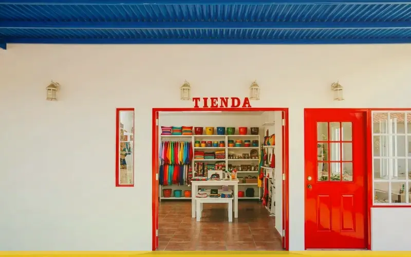 Imagen de referencia de pintura de negocios y locales comerciales para Zona 4: local comercial y fachada de negocio
